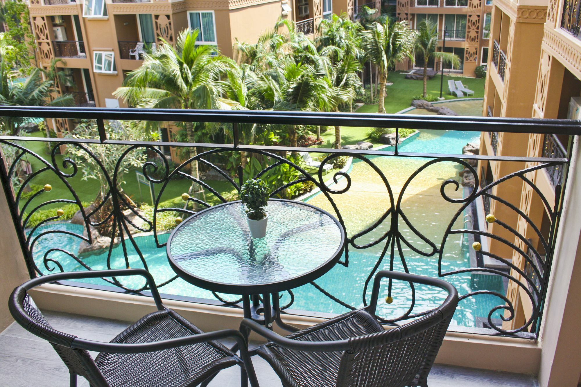Atlantis Condo Resort Pantai Jomtien Bagian luar foto