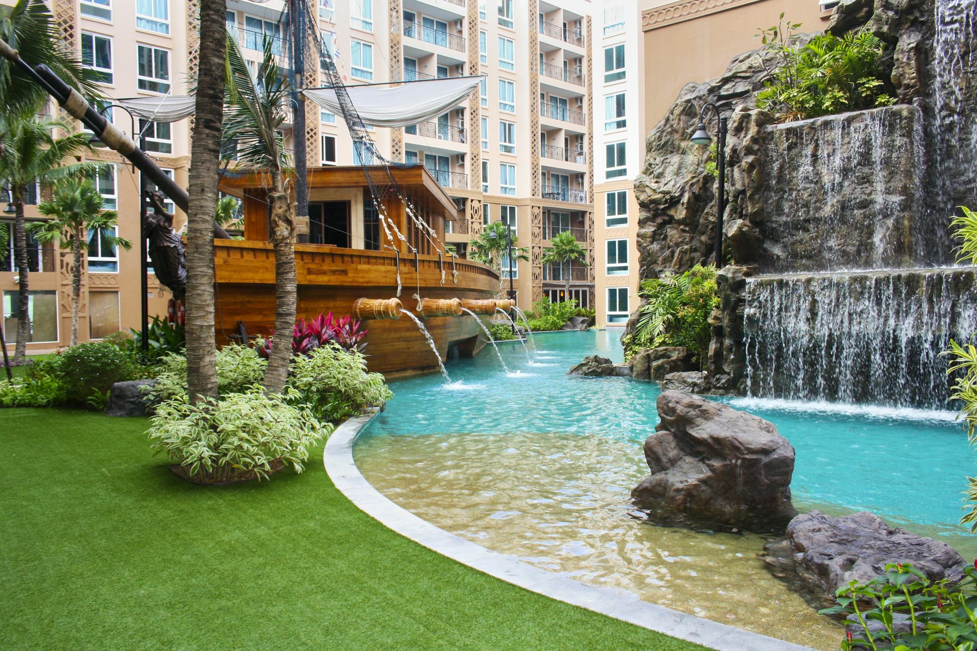 Atlantis Condo Resort Pantai Jomtien Bagian luar foto